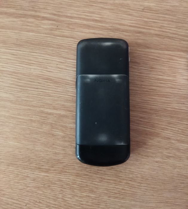 Телефон Nokia 8600 luna