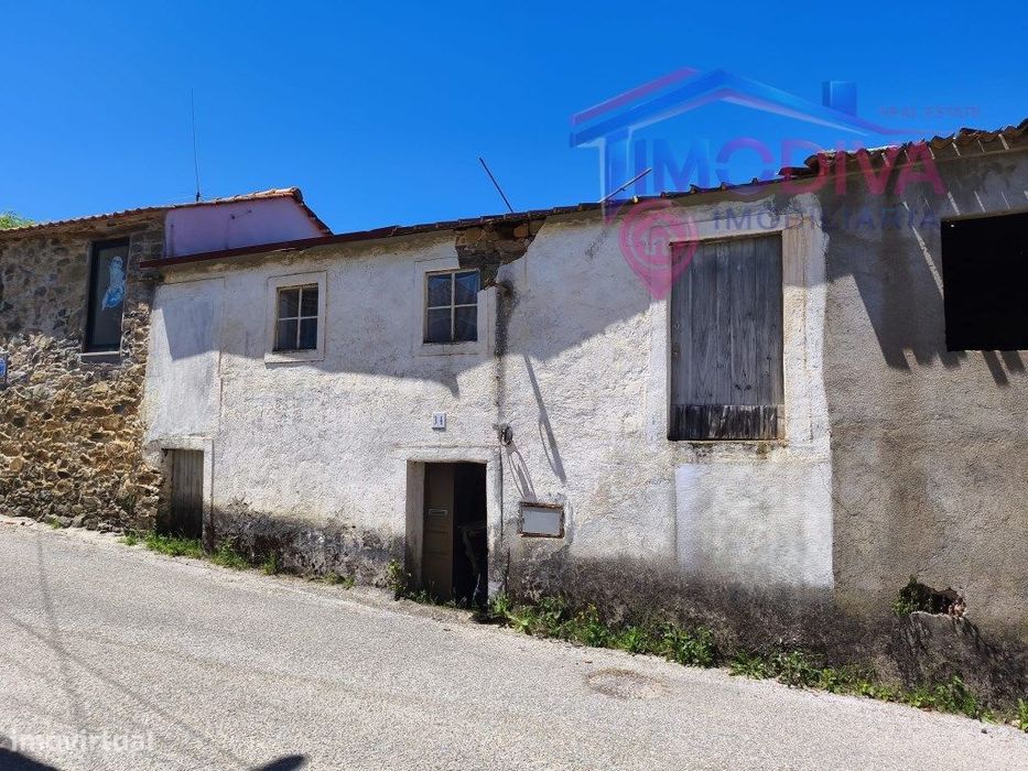 Casa Rústica com terreno situado em Troviscais, Pedrogão Grande