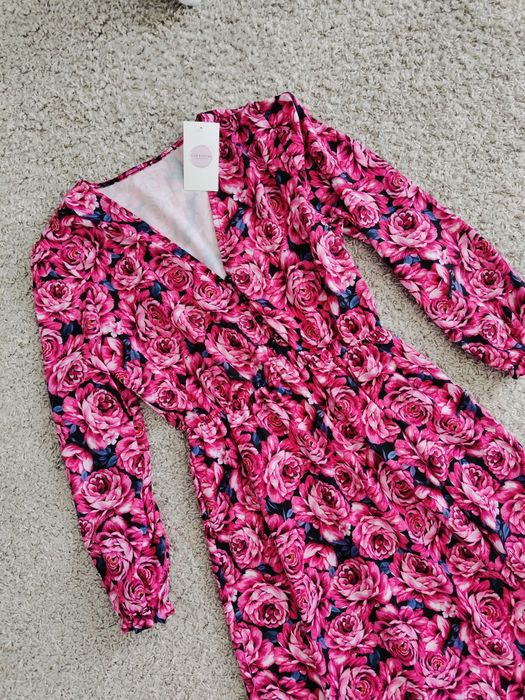 Nowa śliczna sukienka Gawroszka różowa butik uniwersalna kwiaty floral stylowa zwiewna