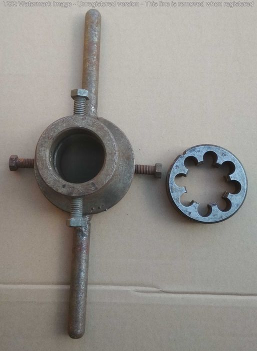 Приспособление для нарезки трубной резьбы с плашкой 1 1/4"