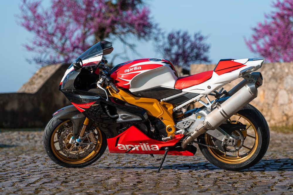 Aprilia RSV  Factory RR