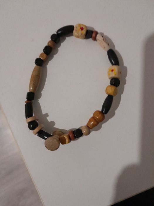 Pulseira em tons de castanho