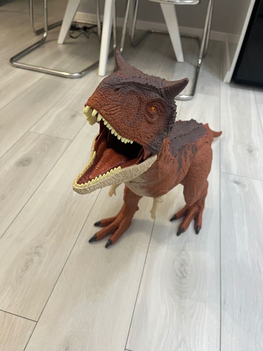 Duży Dinozaur - Karnotaur (ok 91 cm długości)
