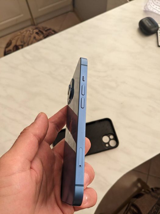 Apple iPhone 13 128GB  ідеальний стан