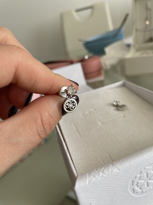 Сережки нові Guess