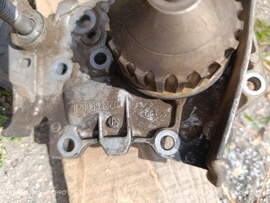 Б/в Водяний насос, помпа Renault Dacia 8200693370