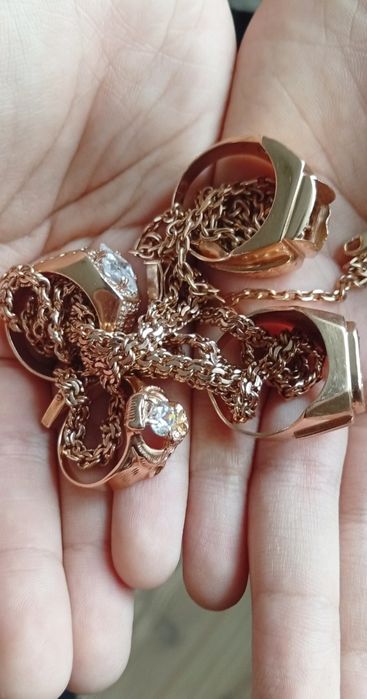 Золотые кольца и перстни без вставок