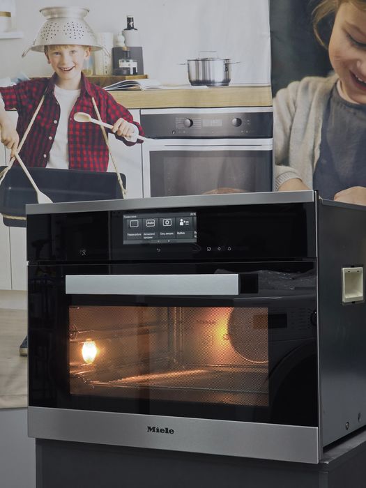 Духова шафа пароконвектомат Miele DGC 6805 низька  піключення до води