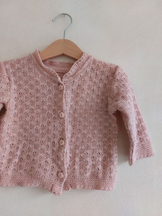 Ażurowy sweterek dla dziewczynki r. 74