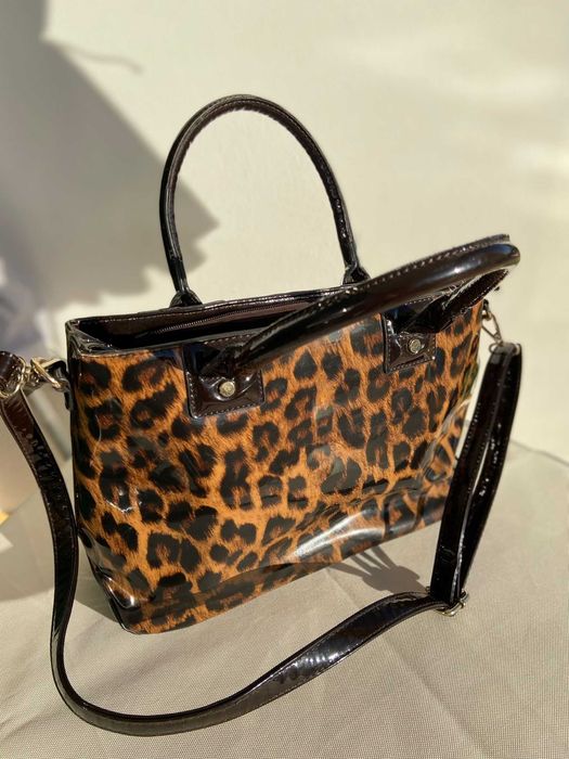 Mala leopardo com alça