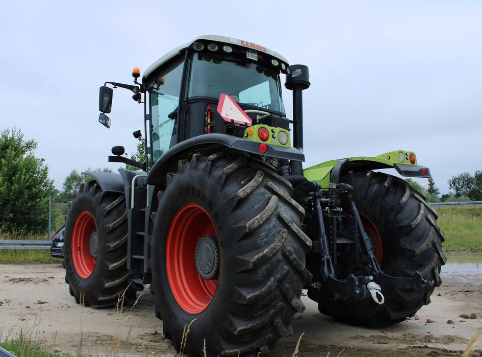 Ciągnik rolniczy Claas Xerion 3300