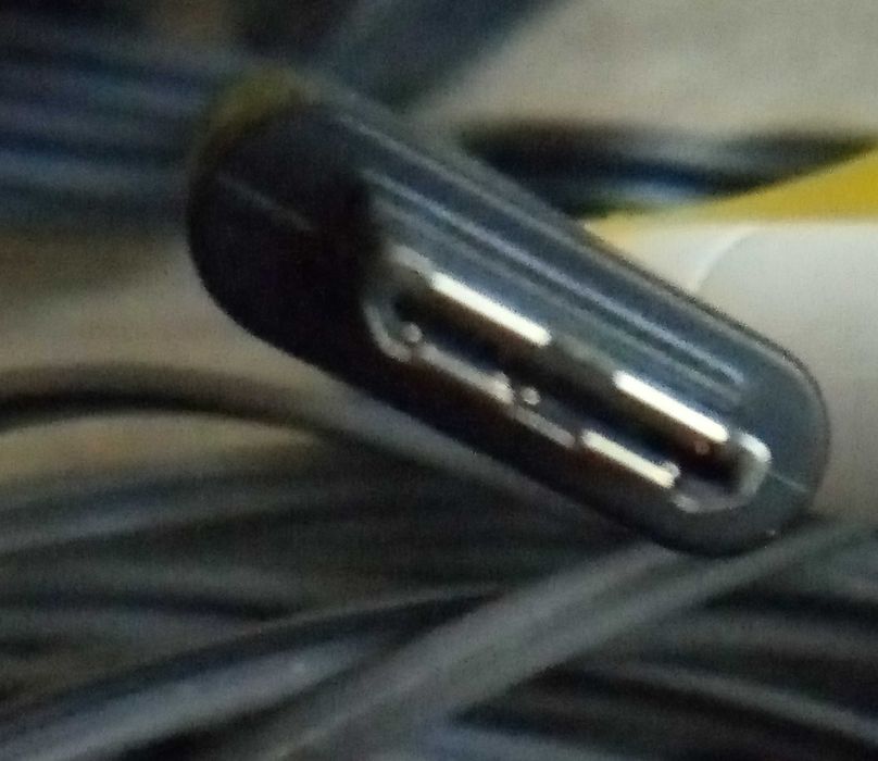 Різні кабелі для гаджетів