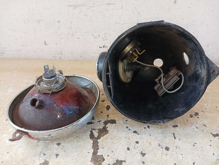 WSK-125 - lampa przód z kominem i licznikiem 04465.