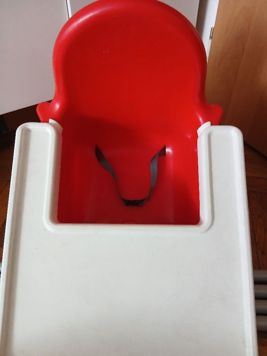 Krzesełko do karmienia z blatem Ikea czerwone