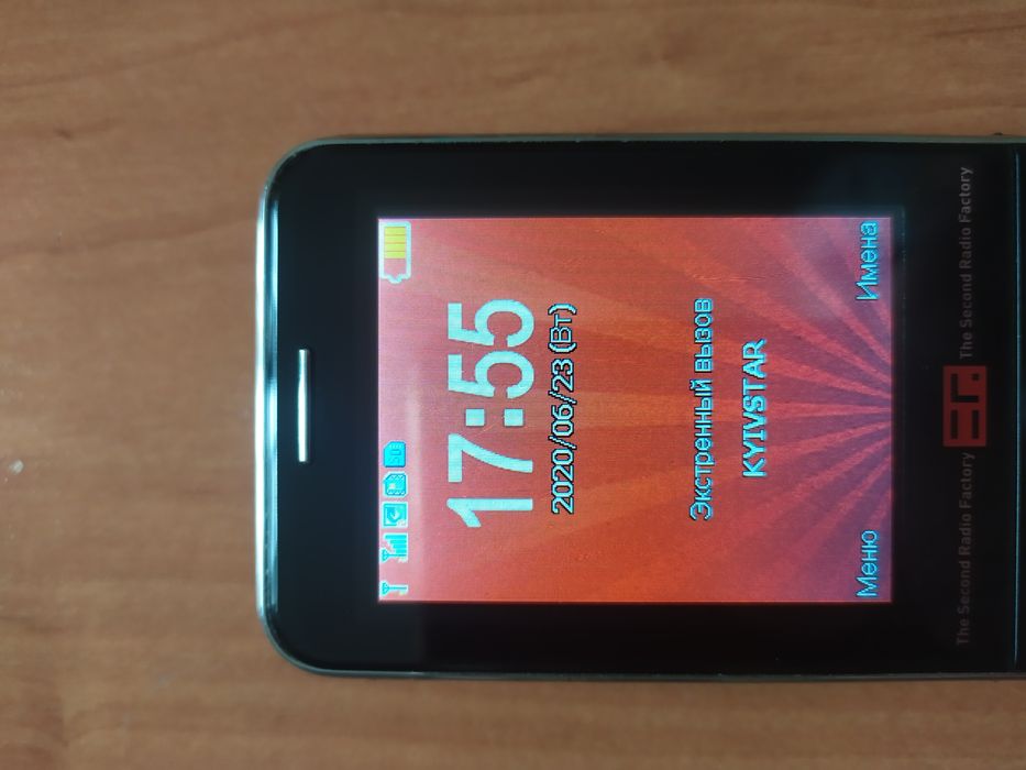 Кнопочний мобільний телефон