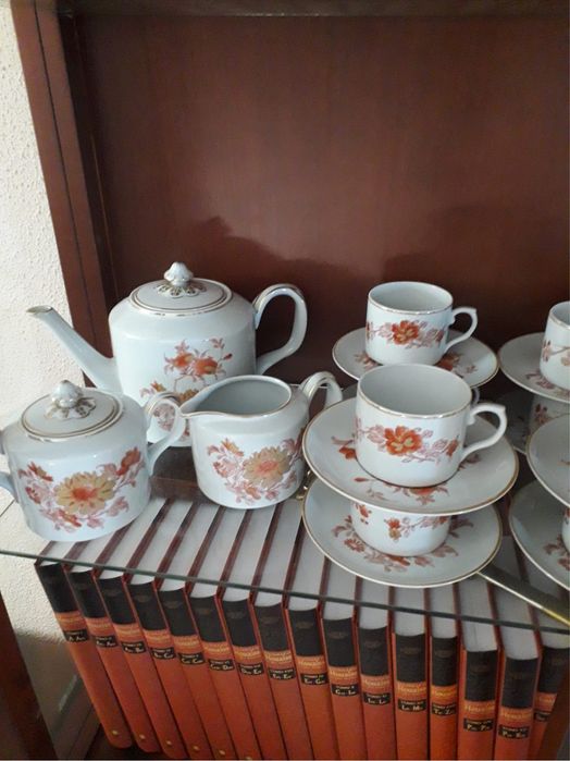 Vendo Serviço de Chá da Vista Alegre Modelo Iris. Por estrear.