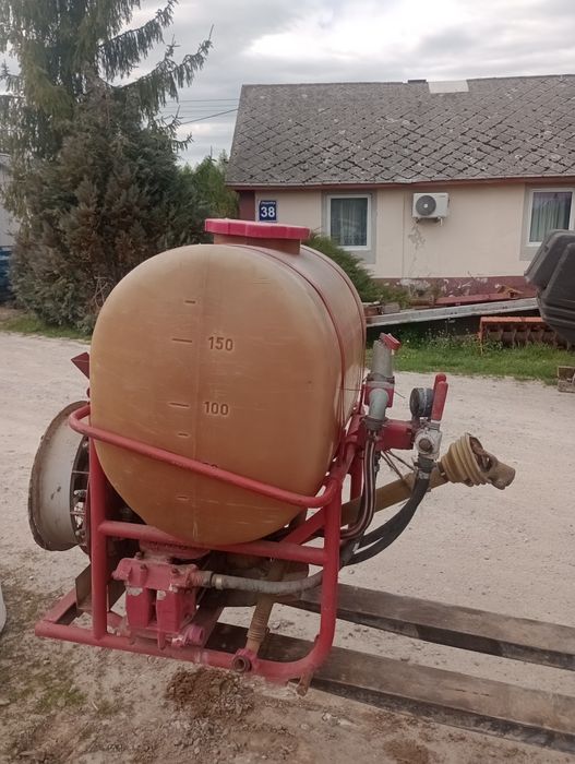 Opryskiwacz sadowniczy 200 litrów
