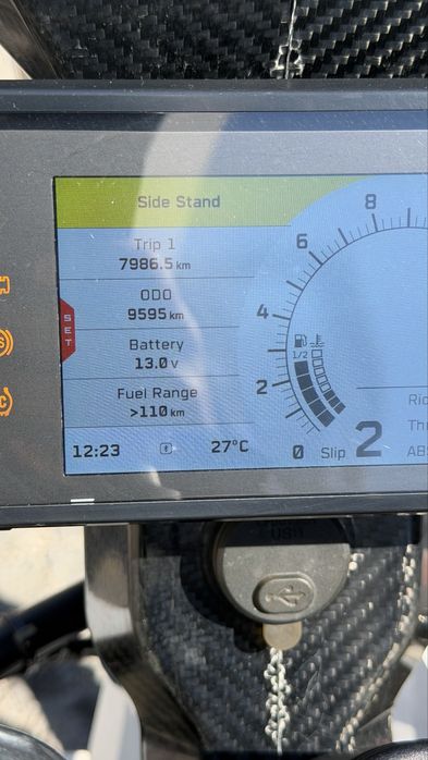 KTM 890 Rally  muito bem equipada