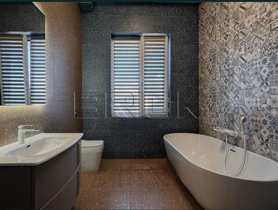Продаж сучасного будинку с. Козин, містечко Montana Village Монтана Віладж