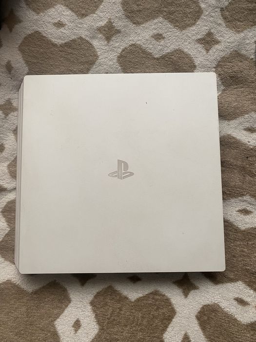 Ps4 pro biała.