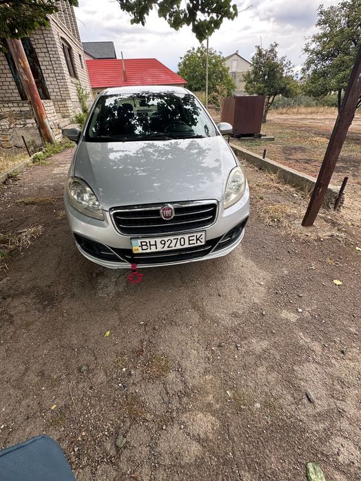 Машина легкова fiat linea