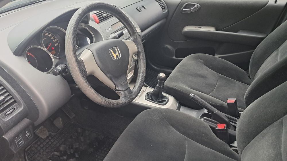 Śliczna Honda.Stan bardzo dobry.Mały przebieg.Polski salon.