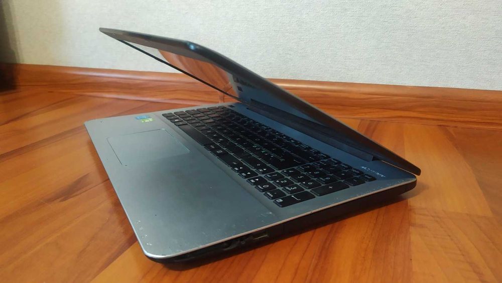 Ноутбук  Asus X555L _i7-5500U/GeForce 920M_Робочий на запчастини!