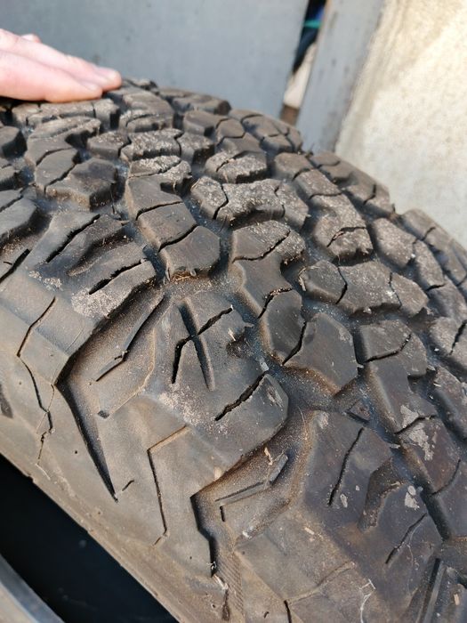 Грязевая  резина  215  65 р16