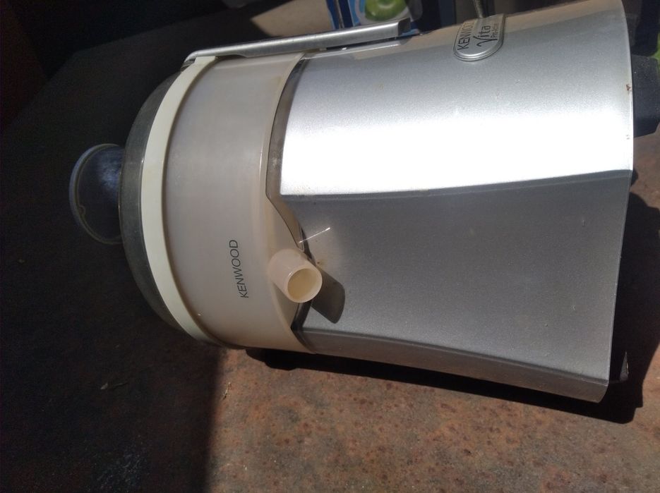 Соковыжималка Kenwood 850W.