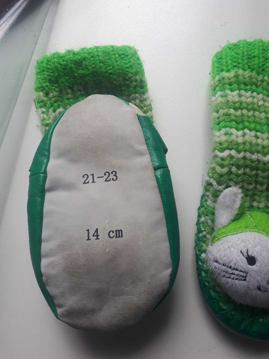 zielone kapcie kotki