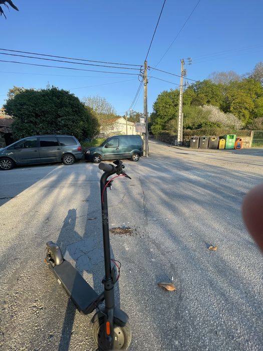 Navee V25 trotinete 100% carregada