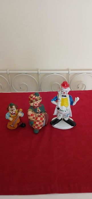 Três palhaços, usados