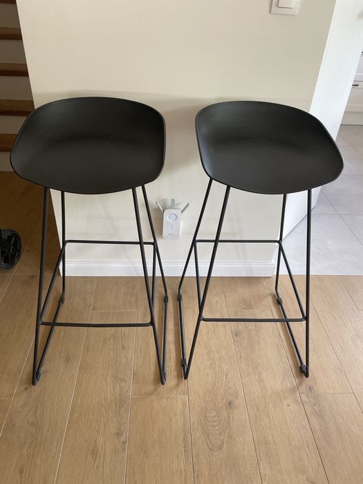 Sprzedam 2 hokery krzesła barowe