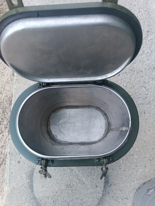 Продам термос харчовий переносний цілий ,стан на фото. на 12л