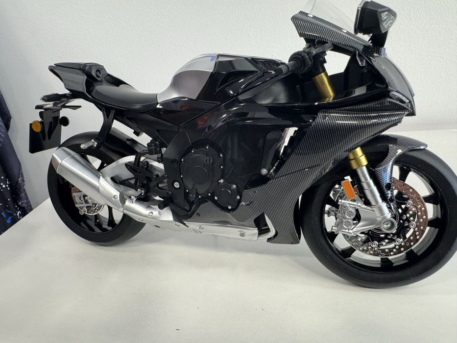 Yamaha MR1. fumo, luzes, trabalha. Tamanho 1:6