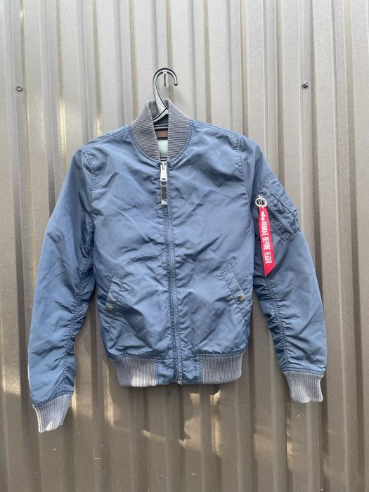 Бомбера alpha industries!