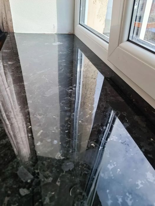 Гранітні підвіконня, стільниці, сходи на замовлення.