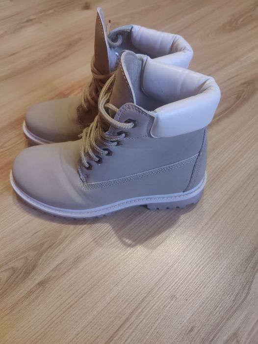 Beżowe botki trapery, trzewiki 37