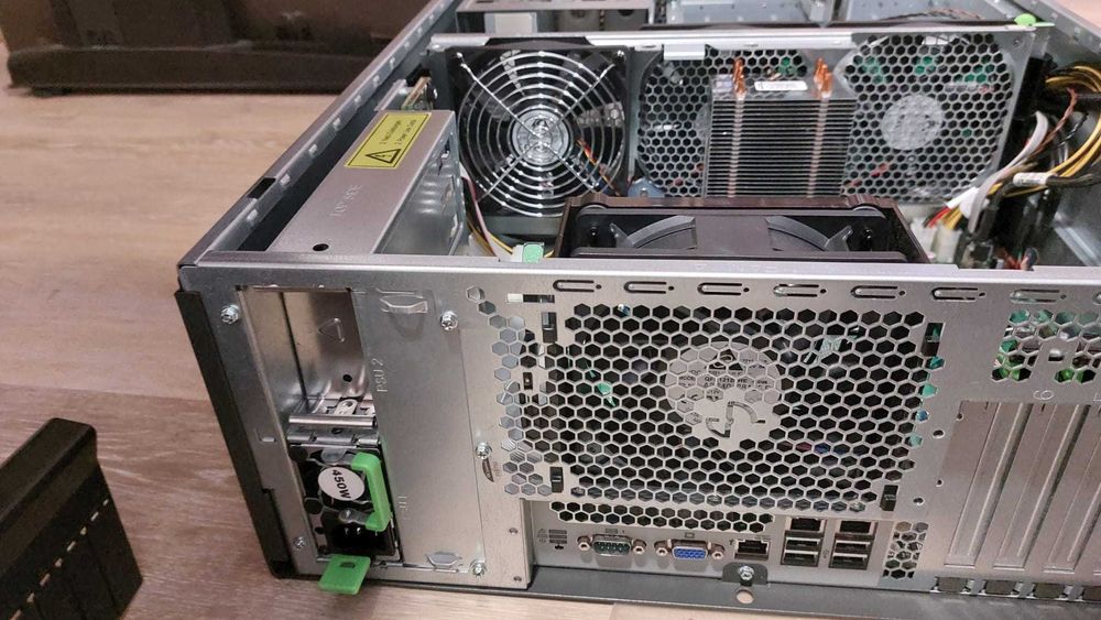 Fujitsu Primerfy TX 150 - S8 - Servidor64584501095554122