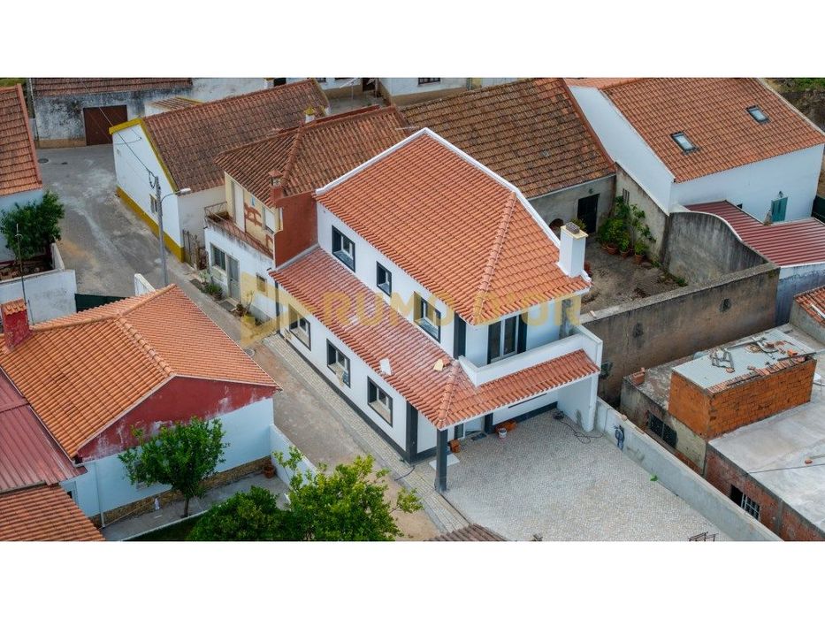 Moradia T3 Nova na Pocariça, Em Fase Final de Construção