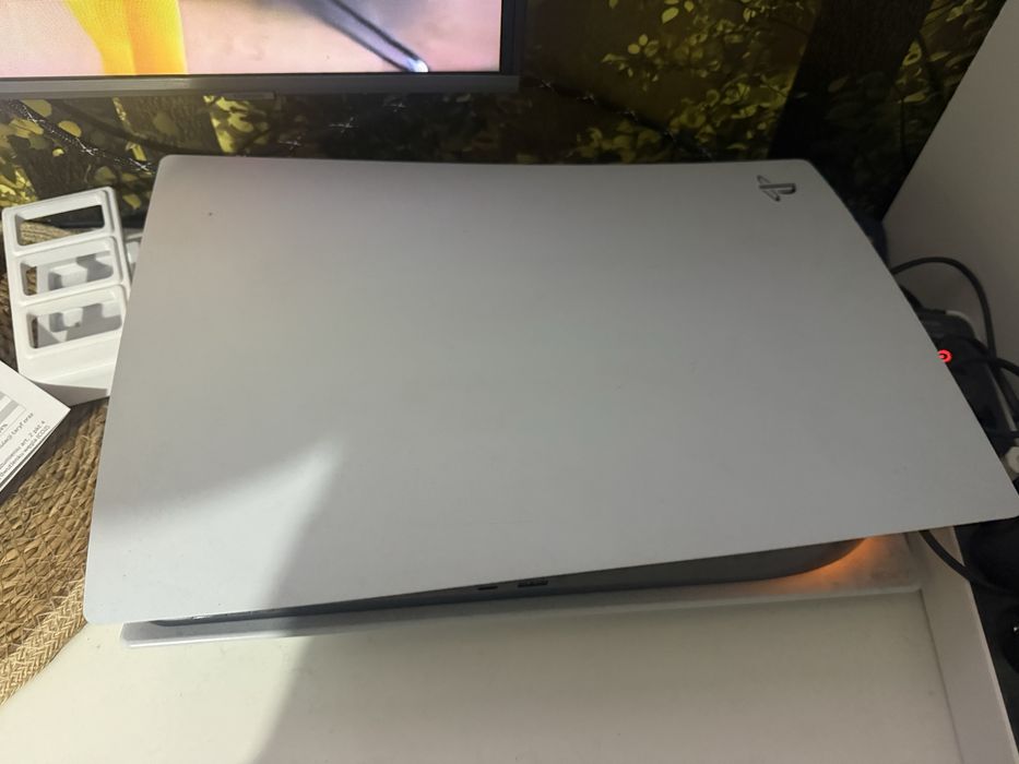 Konsola PS5 plus pady