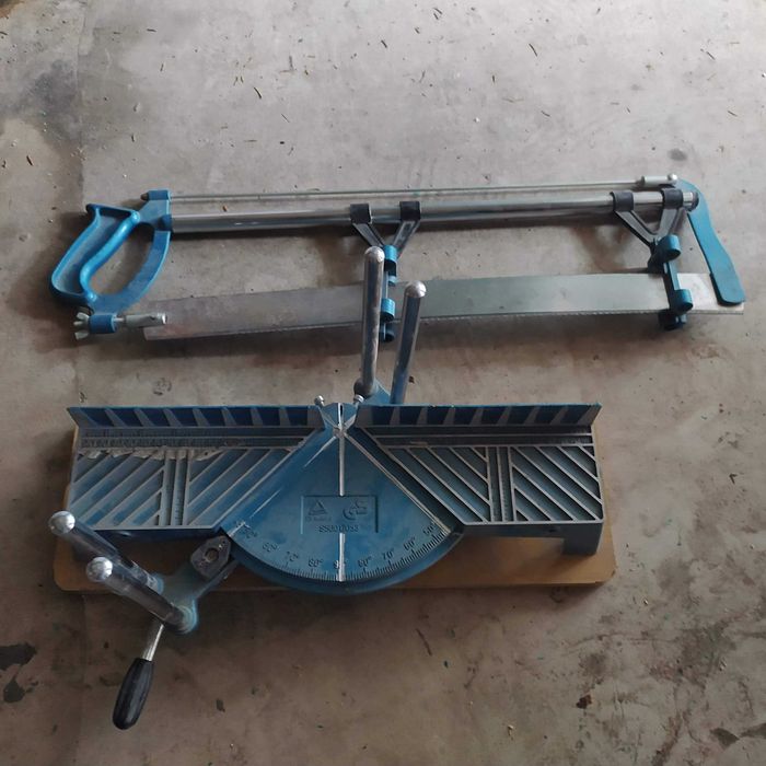 Piła ukośnica ręczna