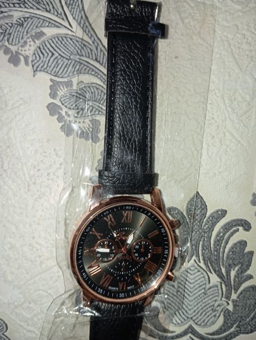 Жіночий годинник.