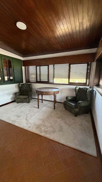 Dois sofas e mesa