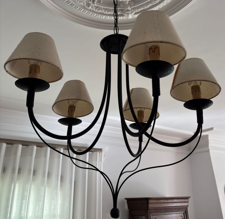 Vendo sacadas, portas e sofás. Tudo individual