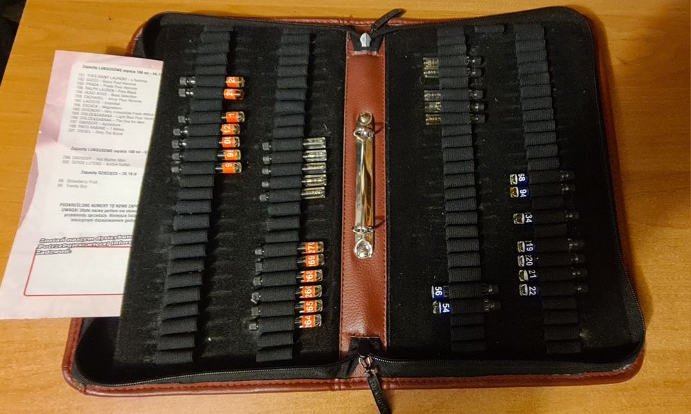 Etui na próbki perfum FM