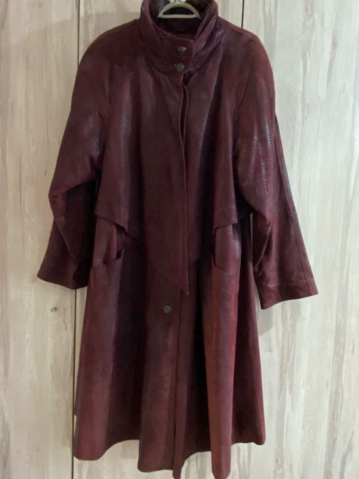 Bordowy rozkloszowany 46 3XL długi płaszcz damski skóra
