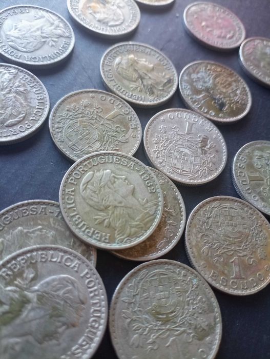 Moedas de 1 escudo vários anos