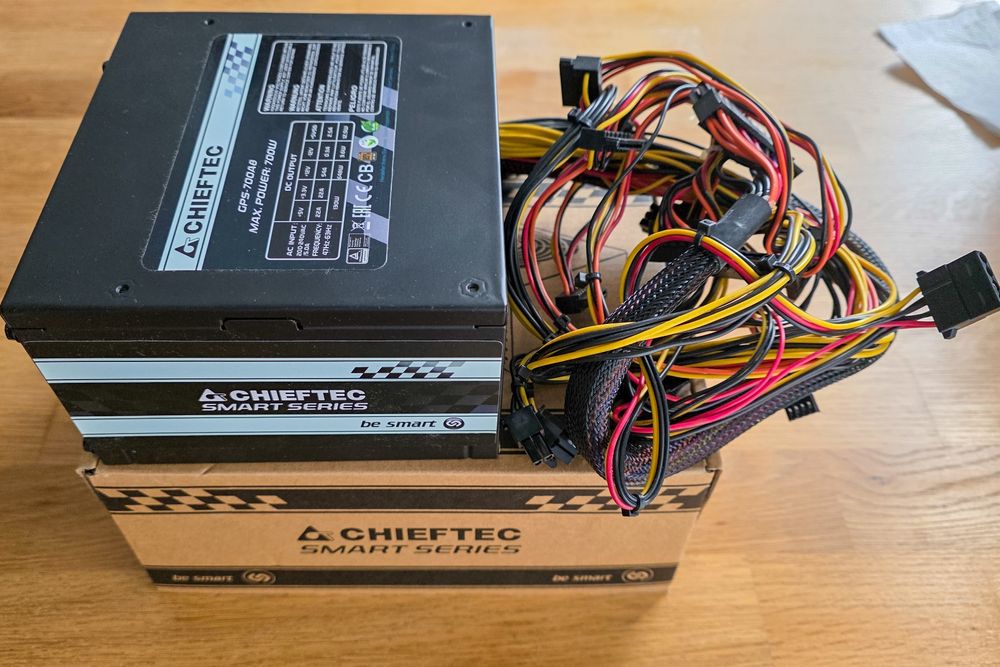 Zasilacz Chieftec GPS-700A8