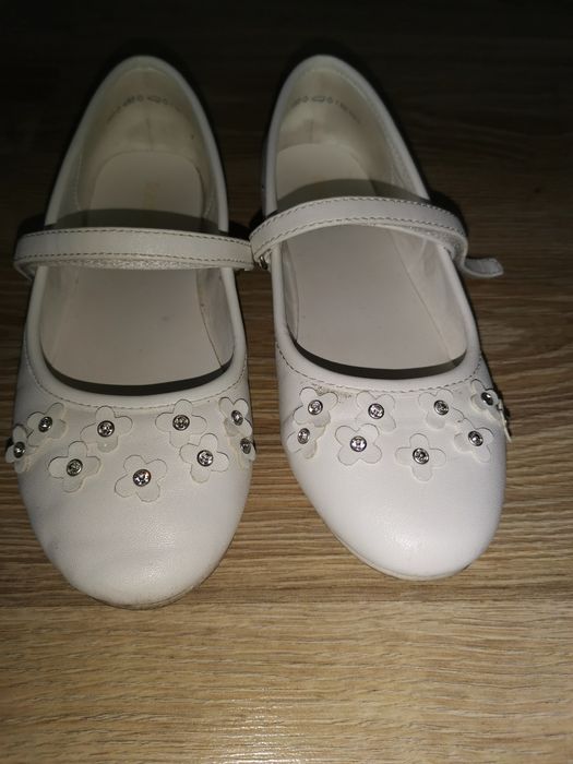 Białe buty rozmiar 33